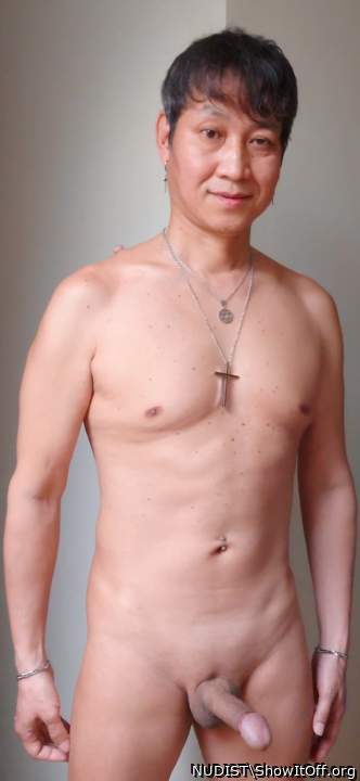 JAPANESE MALE‘S SHAVED NUDE AND ”OCHINCHIN”.