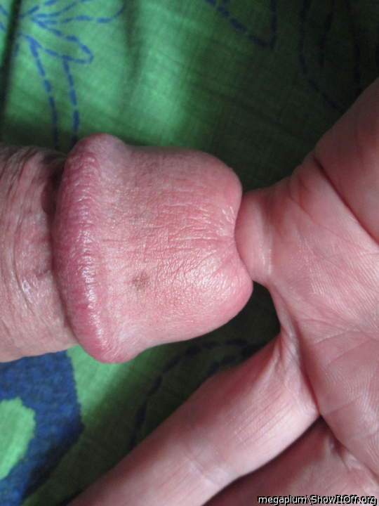 Wow, I can only get my finger up to the second knuckle.  Goo