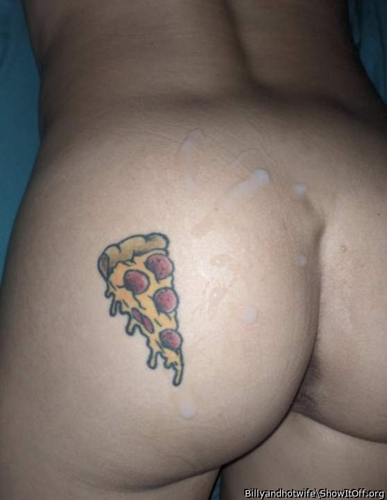Wish I could have the pizza or maybe the plate its on!