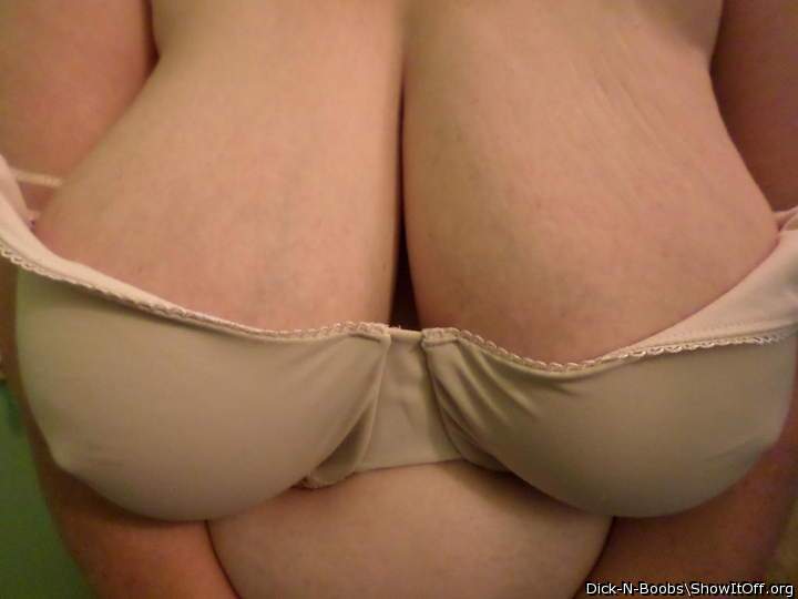 Sexy 42 triple D boobs - [8-9-15-9725]