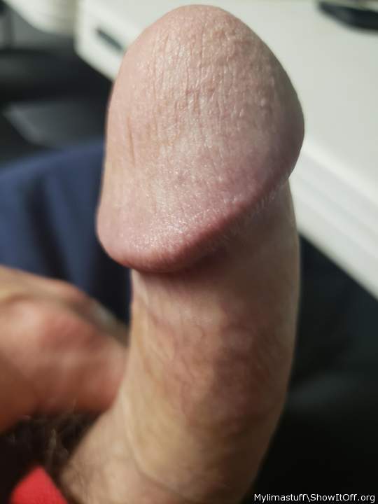 Nice close up of your cut cock head.    