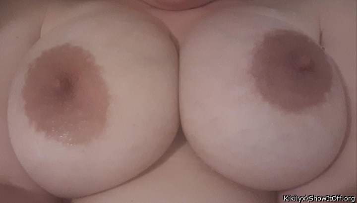 Amazing boobs, perfect for a tit wank and very very suckable