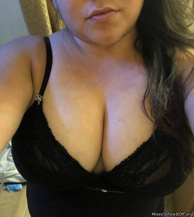 Mmmm love you big beautiful tits  