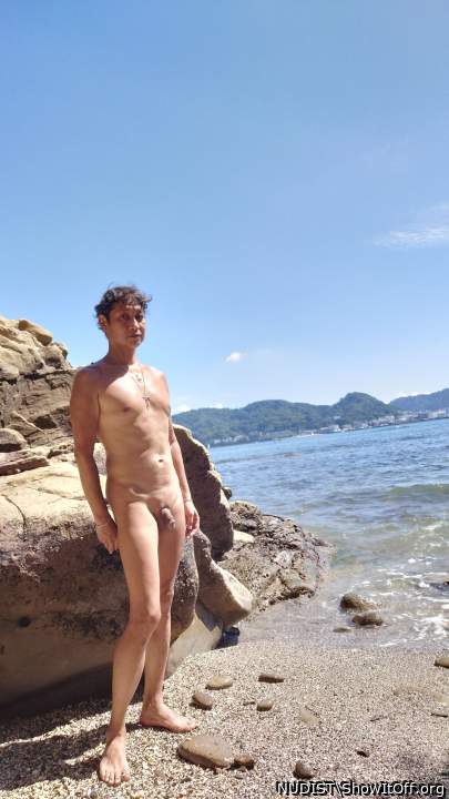 JAPANESE MALE'S NUDE AND SHAVED ”OCHINCHIN” ON THE BEACH．