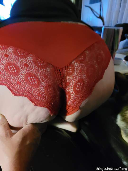Wife's sexy ass in red panties