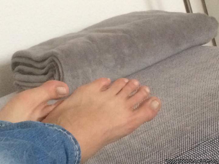 Very Sexy and Suckable Feet and Toes diggger666. Oh Yes!!!