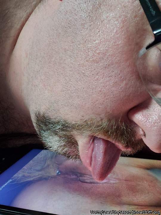 Pussy4u2c getting a licking