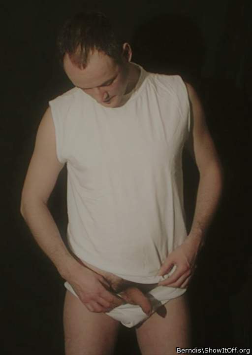 Berndis: showing my uncut Penis for a photographer (1999)7)