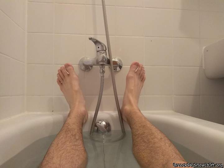 sexy feet and hairy legs 