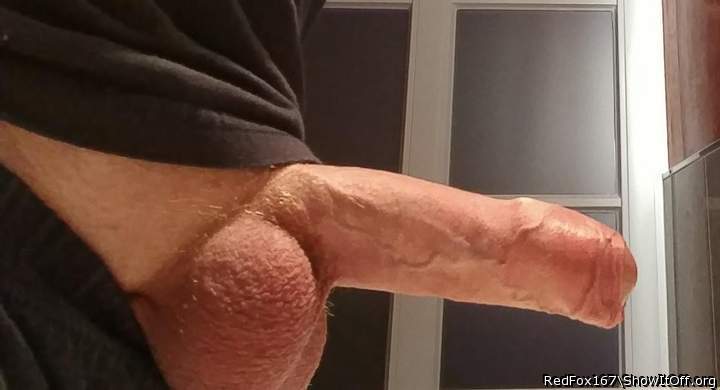 Would love to be on my knees sucking that uncut beauty dry 