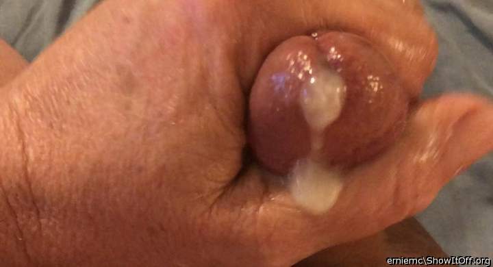 Darn, I wish I was there to lick up the cum. 