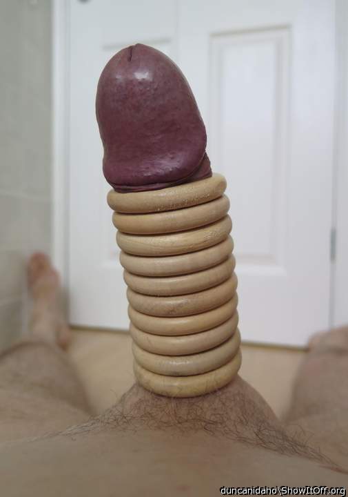 Screenshot from Wank & Cum with Wooden Curtain Rings!!!