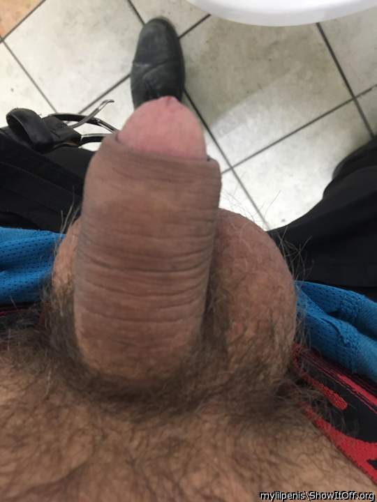 Your cock looks like it is Uncut & that to me is very desira