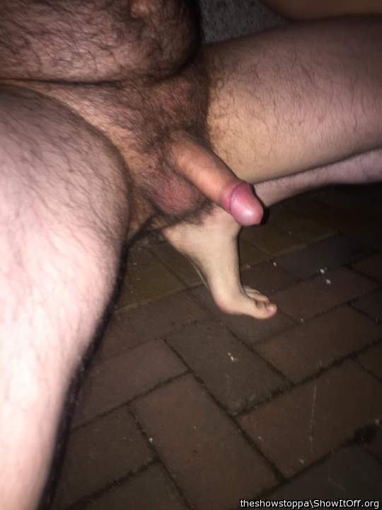 Would LOVE to Suck your Cock and Play with your Feet. Cheers