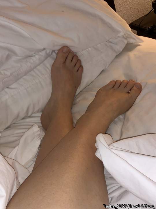 Great feet..Id love them wrapped around my cockI bet you