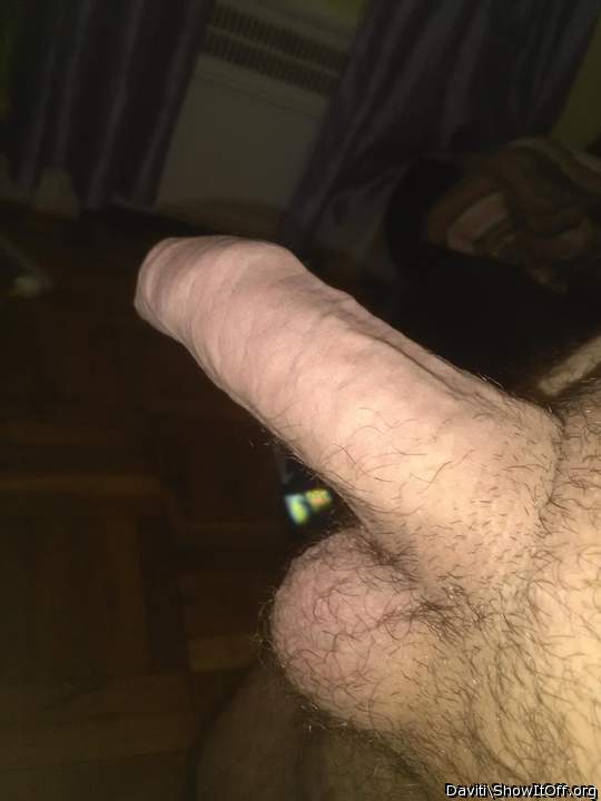 Wow what a nice looking uncut cock&#128525;&#128525;&#128536