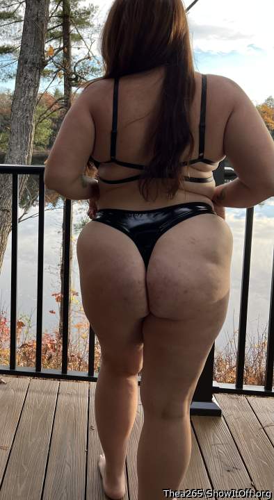 Mmmmmmm damn that ass is sexy