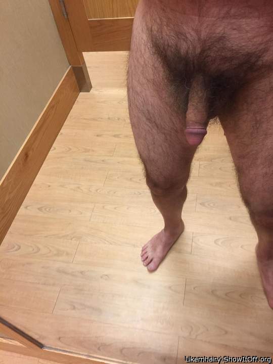 Hmm! Looks like you are in a changing room. If I kneel and s