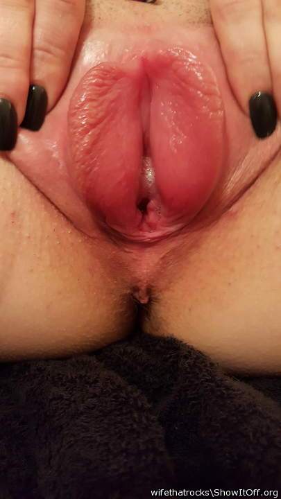 mmm what fantastic pink plump pussy lips you have. Stunning.