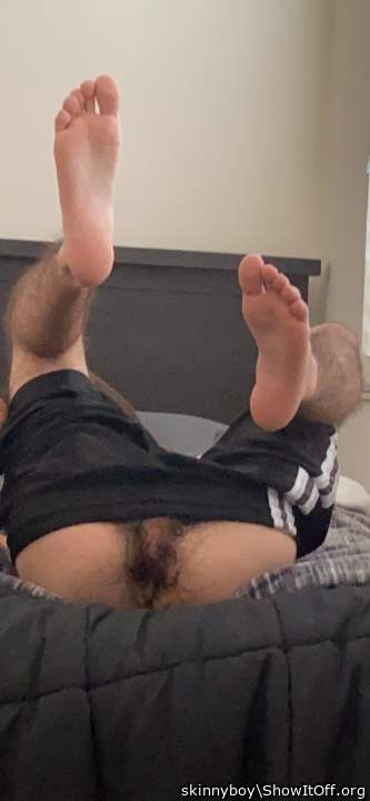 Eat that ass and lick them feet