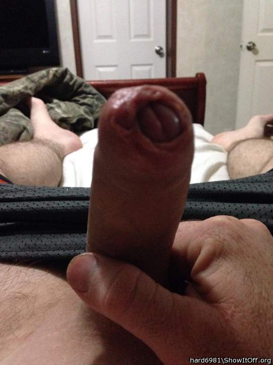 I'd love to get my tongue under that foreskin!
