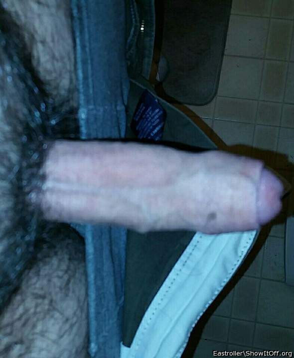 Photo of a penis from *Humpy_Rugmuncher