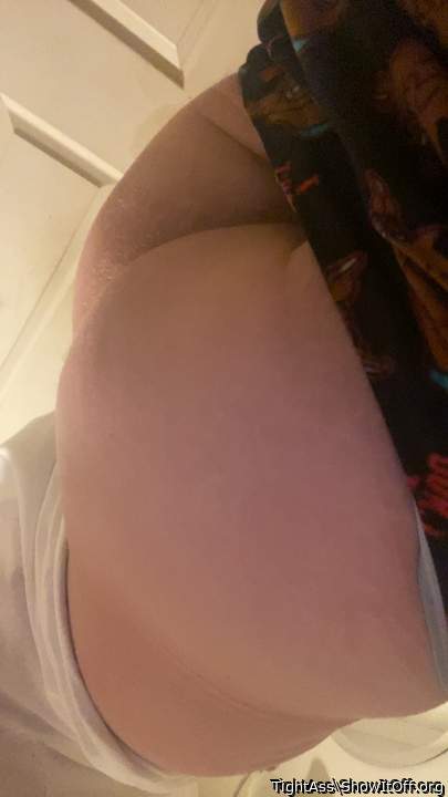 Any stalkers here want my tight ass ;)