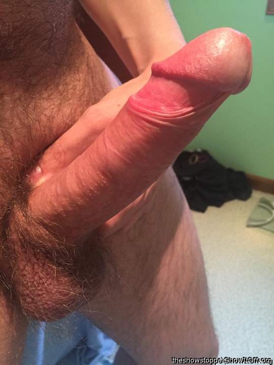 I wamma see how deep I can swallow this amazing cock  