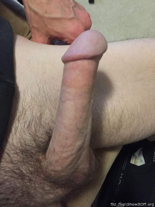 Thats a very nice looking cock, I love the big head 