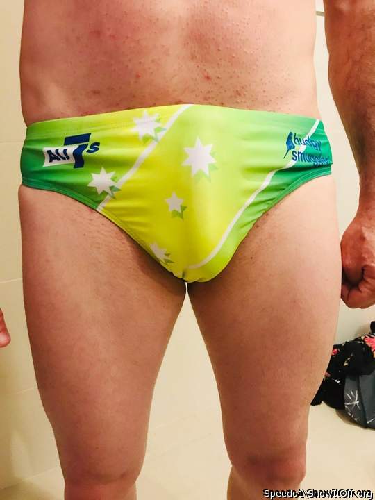 mmm always love a big dick in speedos  