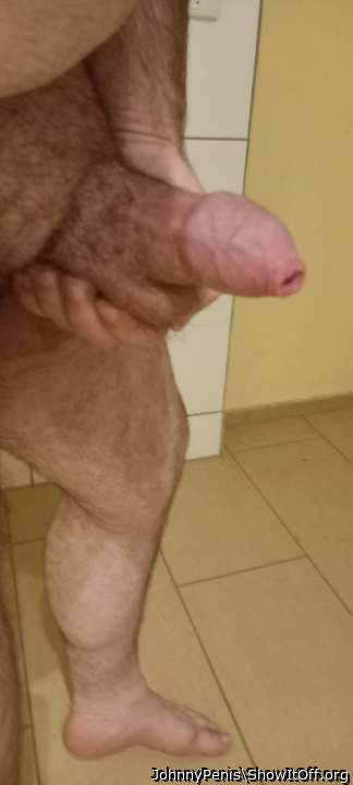 Photo of a short leg from JohnnyPenis