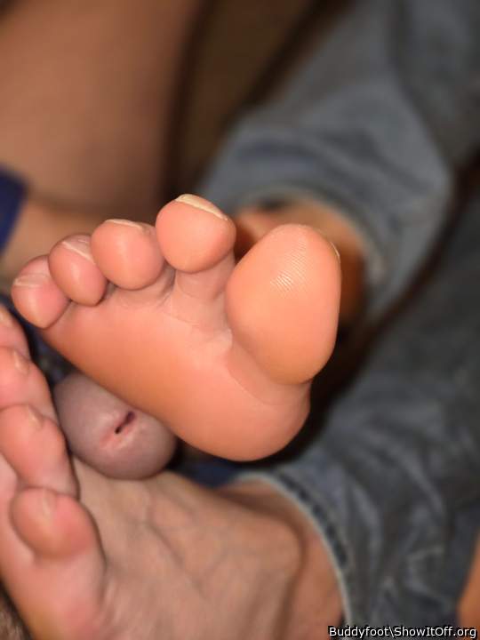 Ex stopped by to give a foot job