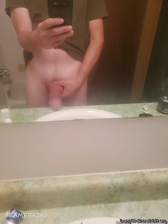 Laying my fat cock on the counter!!!