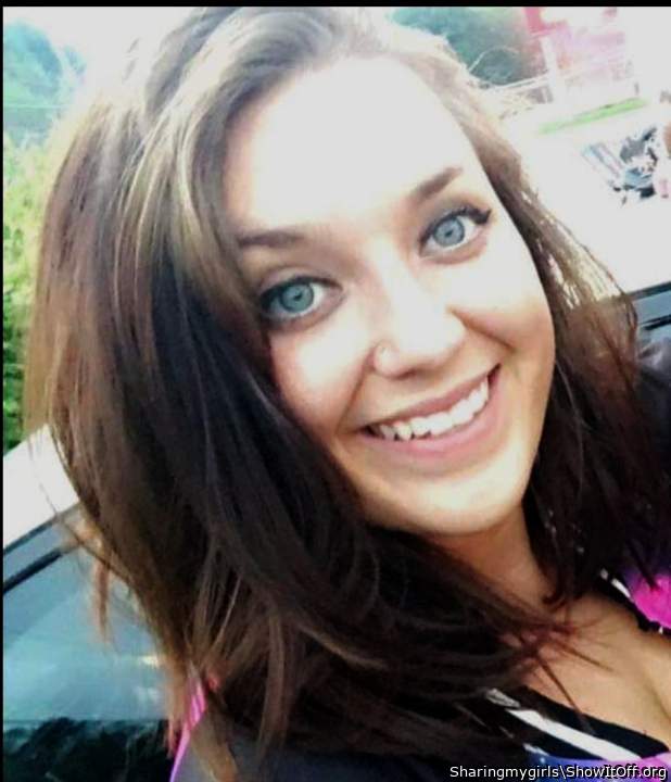 Photo of a third leg from Sharingmygirls