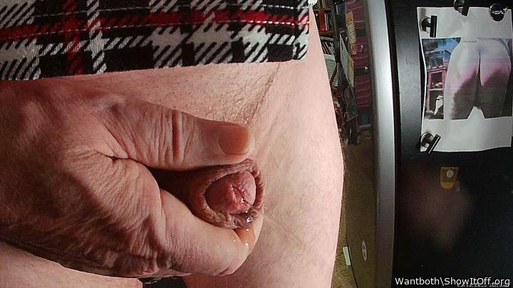 PEE IN MY MOUTH I SWALLOW PEE