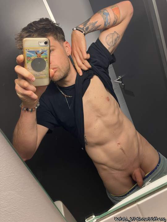 Nude on toilette