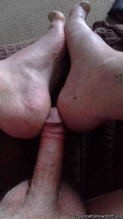 My cock wants your feet 