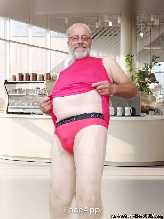 Would love to pull those underwear down.