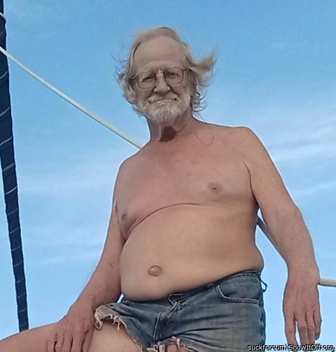 Photo of a bald-headed mouse from suckforcum