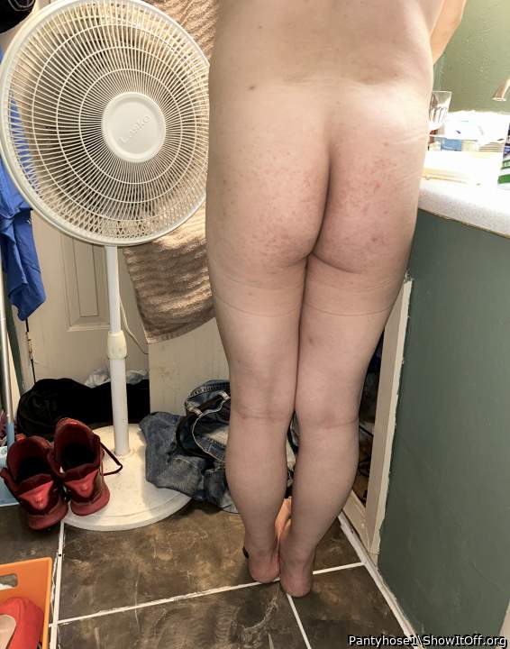 Photo of Man's Ass from Pantyhose1