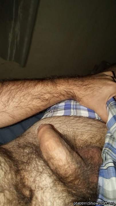 Lovely sexy package, beautiful furry balls!!  