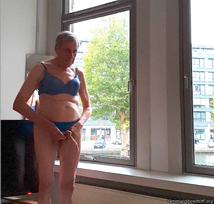 cumming as a girl