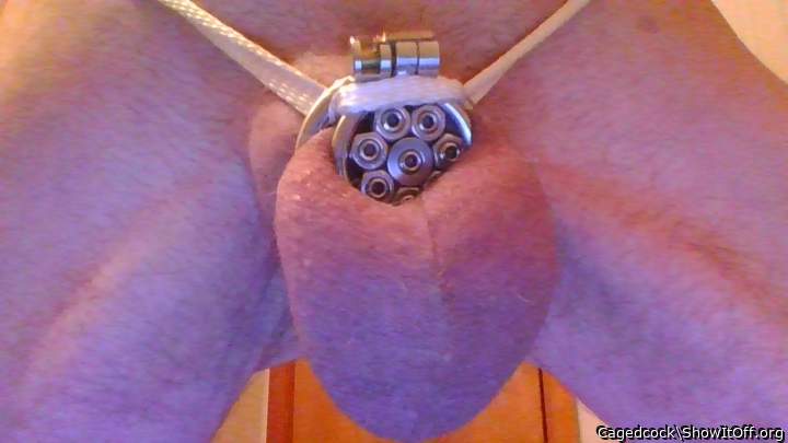Flat cage with spikes.