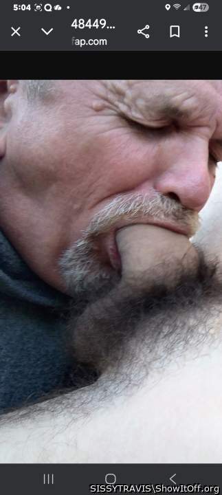 SISSYTRAVIS LOVES SUCKING BIG COCKS.....