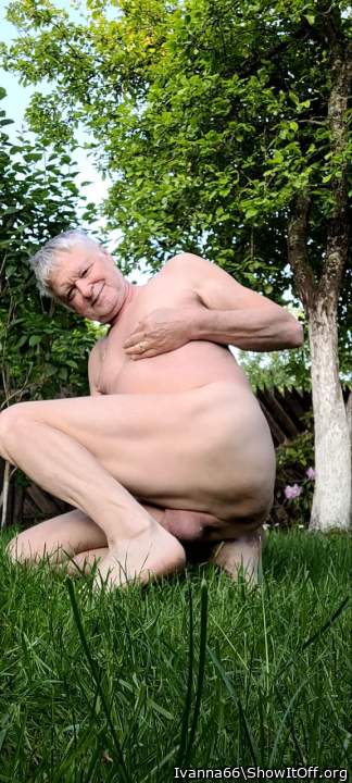 niked in garden 1