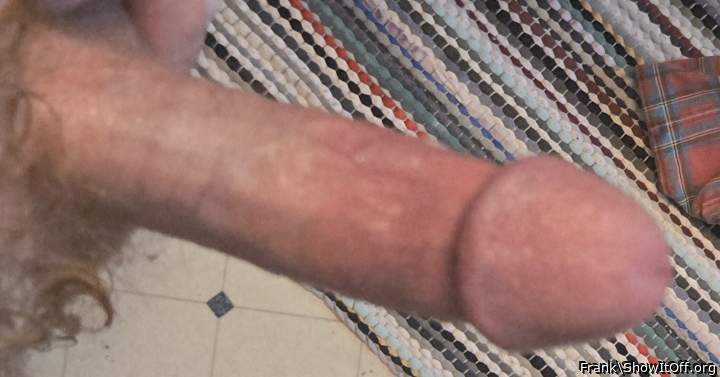 Nice shaft and head. Fantastic curled pubes.