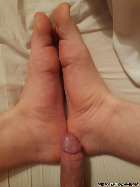 Hot cock and feet thats a turn on  