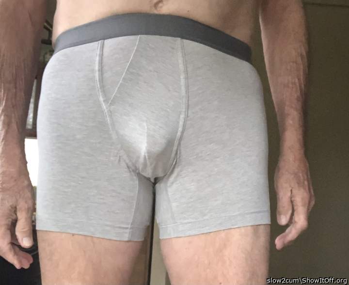 Photo of a middle leg from slow2cum