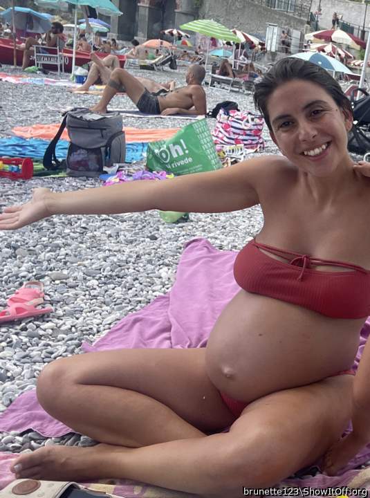 Love to fuck her.  Looks like somebody beat me to it tho.
