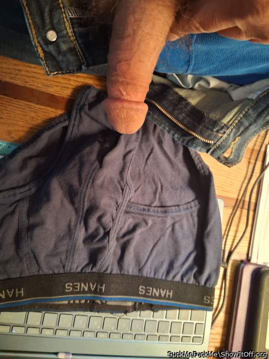 Adult image from SuckMeFuckMe